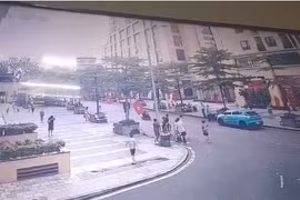 Cơ quan điều tra đang tập trung làm rõ vụ cháu bé 12 tuổi bị hành hung trước sảnh chung cư New Horizon