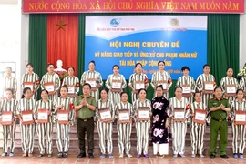 Chia sẻ kỹ năng sống, kỹ năng giao tiếp và ứng xử cho phạm nhân nữ