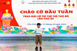 Chuyện về một tấm gương nhi đồng hiếu học