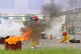 Sôi nổi Hội thi nghiệp vụ chữa cháy và cứu nạn, cứu hộ của các “Tổ liên gia an toàn PCCC” 