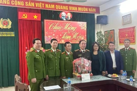 Thứ trưởng Trần Quốc Tỏ kiểm tra công tác đảm bảo an ninh trật tự và chúc Tết Công an phường Nhân Chính