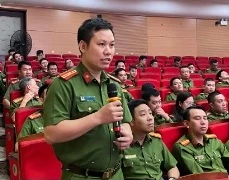 Đối thoại với cán bộ chiến sỹ Công an 21 phường để giải quyết các khó khăn, vướng mắc