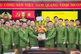 Chia vui với các đồng đội - Bác sĩ Pháp y Phòng Kỹ thuật hình sự