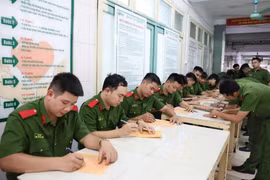 Đoàn viên thanh niên Công an Hà Nội hiến máu kịp thời, giúp bệnh nhân làng Nủ qua cơn nguy kịch