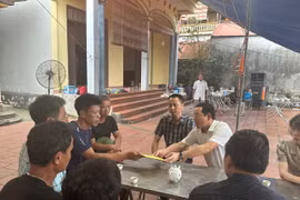 Nghĩa tình của quận Ba Đình đối với gia đình nam nhân công gặp tai nạn