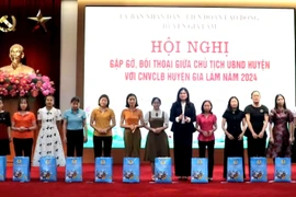 Chủ tịch Ủy ban nhân dân huyện Gia Lâm gặp gỡ, đối thoại với đoàn viên, công nhân, viên chức, lao động