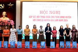 Chủ tịch Ủy ban nhân dân huyện Gia Lâm gặp gỡ, đối thoại với đoàn viên, công nhân, viên chức, lao động