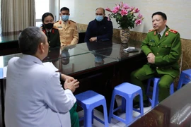 Trao Quỹ phòng, chống tội phạm của thành phố Hà Nội trợ cấp chiến sỹ Công an bị thương trong khi làm nhiệm vụ