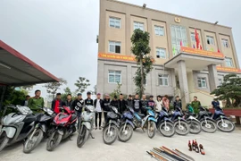 Chặn vụ hỗn chiến trong đêm bằng tuýp sắt, vỏ chai bia của hơn 40 đối tượng tại Hà Đông