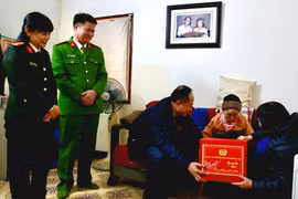 Ban Giám đốc Công an Hà Nội tri ân, tưởng nhớ thế hệ cha anh