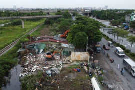 Thu hồi xong toàn bộ mặt bằng để thi công hạ tầng dự án cầu Thanh Trì