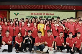 “Chia sẻ kinh nghiệm, định hướng nghề nghiệp cho sinh viên khóa 15”