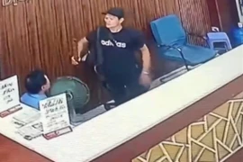 Triệu tập đối tượng hành hung nhân viên bảo vệ khu nhà HH4A Linh Đàm