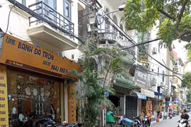 Giải tỏa tình trạng ô tô đỗ tràn lan trên phố Thọ Lão