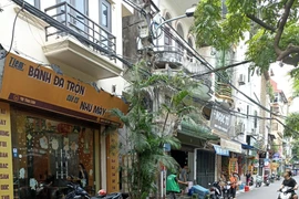 Giải tỏa tình trạng ô tô đỗ tràn lan trên phố Thọ Lão