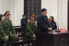 Gây án nghiêm trọng vì nghi vợ 'cờ bạc, trai gái'