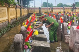 Công an huyện Gia Lâm tri ân, tưởng nhớ các anh hùng liệt sỹ