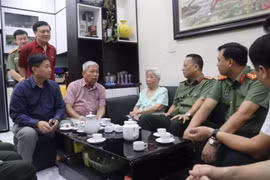 Thăm hỏi, tri ân gia đình cán bộ, chiến sỹ có thân nhân là cán bộ tham gia chiến dịch Điện Biên Phủ