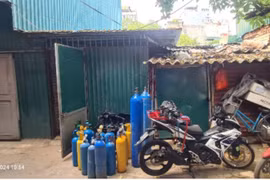 Bí ẩn trong những chiếc va ly và thùng xốp chuyên đựng cá hồi rời ngõ 13 phố Võ Thị Sáu