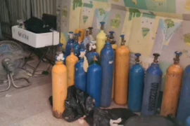 Cận cảnh điểm cung cấp ‘khí cười’ ngay tại quận ‘lõi’ của Hà Nội