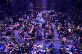 Đột kích vũ trưởng 'khủng' ở đất Cảng, phát hiện 26 khách dương tính với ma túy