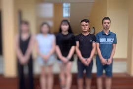 Chủ gara ô tô tổ chức 'bay lắc' cùng 3 cô gái trẻ để...chống bão