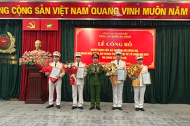 Công bố quyết định sáp nhập Công an phường Nguyễn Trung Trực vào Công an phường Trúc Bạch