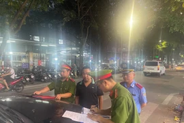 Kiểm soát chặt hoạt động trông giữ xe ‘thu phí không dùng tiền mặt’