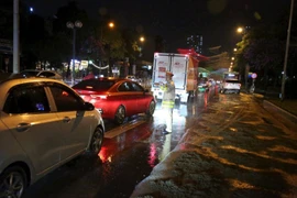 Xử lý kịp thời, truy 'nguồn' vệt dầu loang gây trơn trượt trên đường Lê Trọng Tấn