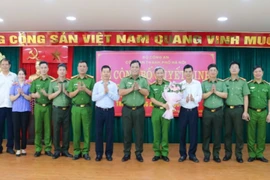 Công bố quyết định nghỉ chờ hưu trí đối với đồng chí Trưởng Công an huyện Quốc Oai