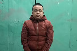 Bị lực lượng Công an khám xét, 'trùm' vay nặng lãi định 'nuốt sống' gói heroin