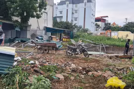 Cưỡng chế hàng loạt công trình xây không phép tại phường Ngọc Thụy