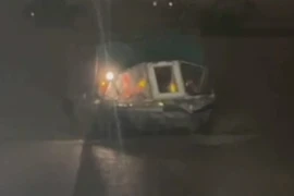 Hình ảnh quả cảm của lực lượng Công an Hà Nội, cứu người dân trên sông Hồng trong mưa lũ