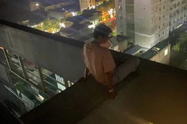 Thượng úy Công an dũng cảm cứu cản nam thanh niên định nhảy từ tầng 9 Bệnh viện