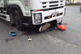 Thai phụ bị xe tải cuốn vào gầm trên quốc lộ 1