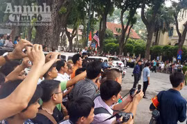 Người dân Hà Nội chào đón và kỳ vọng vào chuyến thăm lịch sử của Tổng thống Obama
