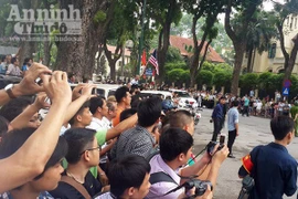 Người dân Hà Nội chào đón và kỳ vọng vào chuyến thăm lịch sử của Tổng thống Obama