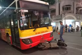 Cô gái trẻ tử vong sau khi xe buýt đâm trúng ô tô 5 chỗ