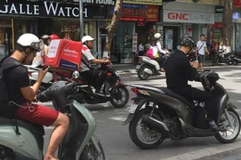 Những hình ảnh đáng suy ngẫm về trào lưu "nghiện" Pokemon Go