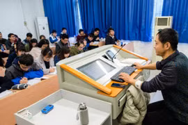 Thầy giáo giàu nghị lực