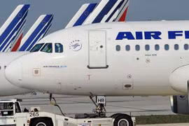 Giấu trẻ trong hành lý để trốn vé máy bay