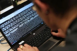 Suýt mất 1 tỷ USD vào tay tin tặc