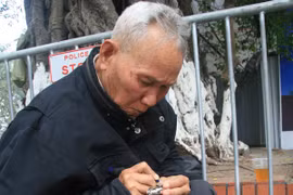 Người khắc bút cuối cùng trên phố Đinh Tiên Hoàng