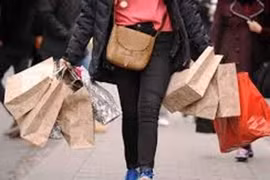 Tưởng trúng số, tiêu xài thả ga