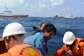 Vượt sóng, cứu ngư dân