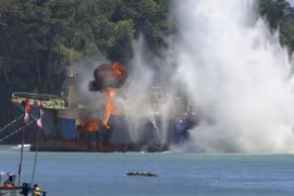 Indonesia đánh chìm "tàu ma"