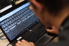 Suýt mất 1 tỷ USD vào tay tin tặc