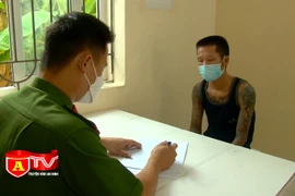 Bị bắt quả tang khi giấu ma tuý trong túi quần