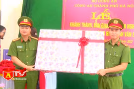 Khánh thành nhà tình nghĩa tặng đồng chí thương binh Công an huyện Thạch Thất 