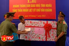 Khánh thành nhà tình nghĩa, tặng gia đình Liệt sĩ CAND Chử Văn Khánh